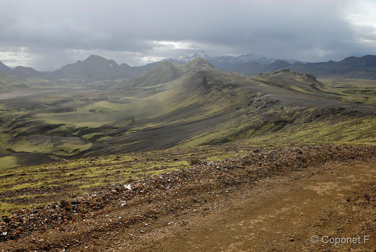 012 Islande 2009.jpg - sur la F210 entre le lac Alftavatn et le Mt Laufafell, une après-midi de montées et descentes très raides entrecoupées de nombreux gués